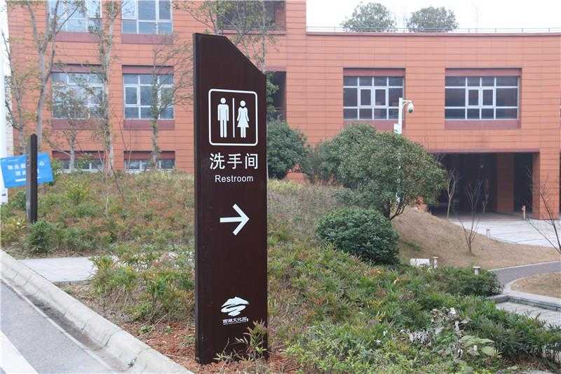 在標識設計中，箭頭起到什么作用呢？